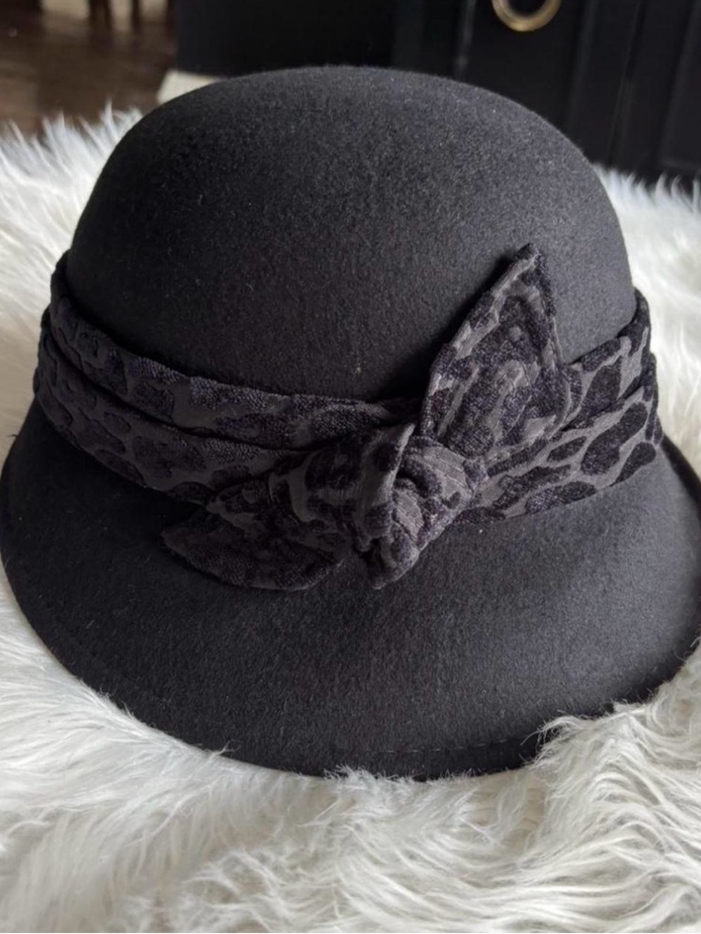 100% wool Classic Black Felt  Hat with Knotted Velvet Band